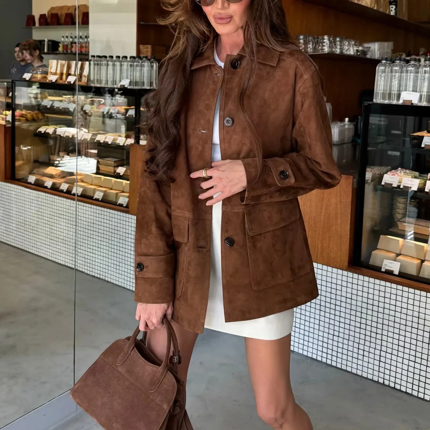 レトロスタイルの女性のスエードジャケットショートコート長袖ターンダウンカラーボタン留めアウター新しい秋のコレクション