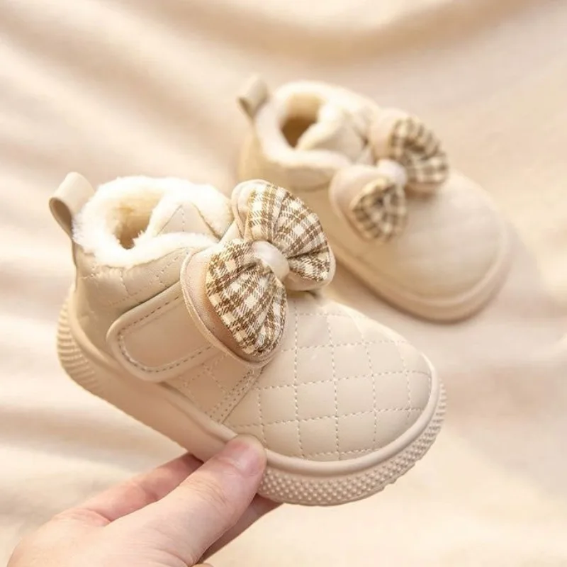 

Детские зимние зимние ботинки, осень-зима 2025 г., хлопковая обувь принцессы на плоской подошве для девочек, модные короткие сапоги для девочек, детская прогулочная повседневная обувь