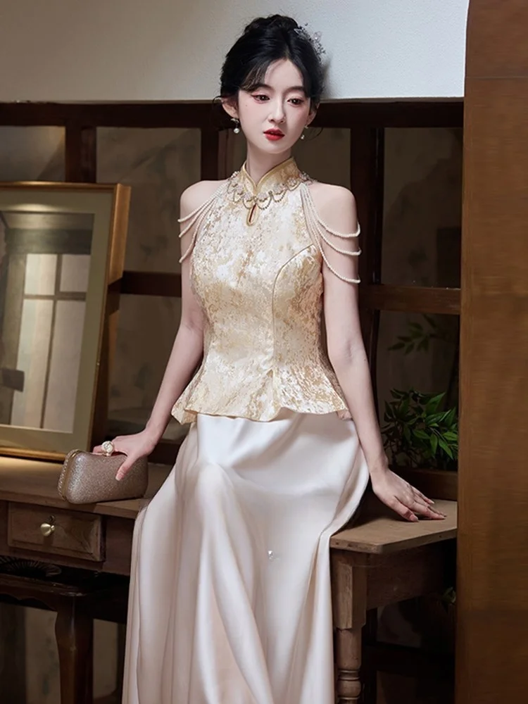 Um novo estilo de luxo leve e nicho de estilo chinês brincando vestido de manhã com sensação cheongsam