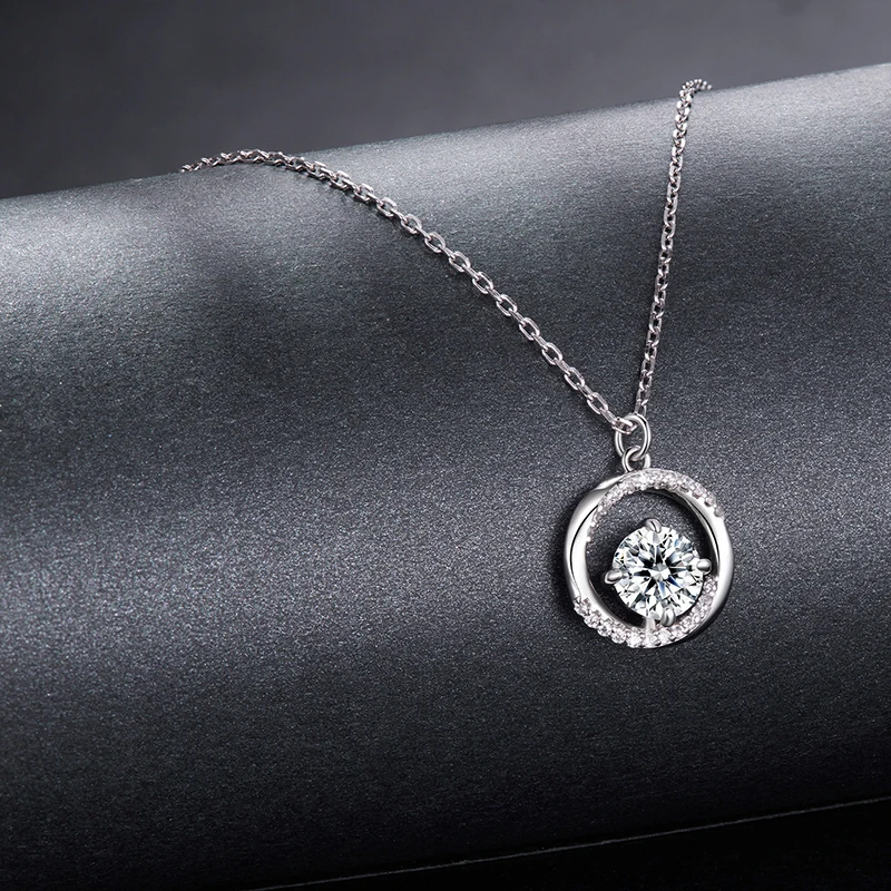 

Bamoer U 1CT Moissanite Möbius Necklace 925 Sterling Silver Unique Zircon Surrounding Design Certified Ring Women Fine Jewelry