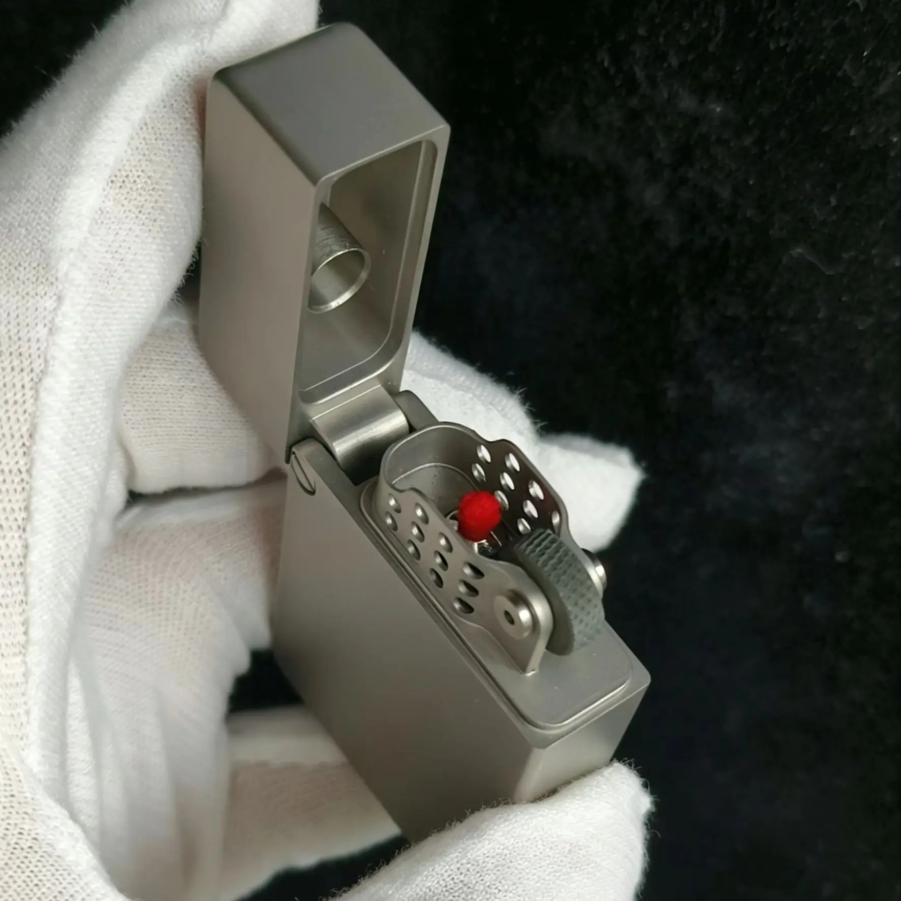 Titanium Alloy Trench Lighter CNC Reusable Kerosenes Lighter Flint Wheel Ignition Heavy Duty Armor Petrol Lighter Refillable