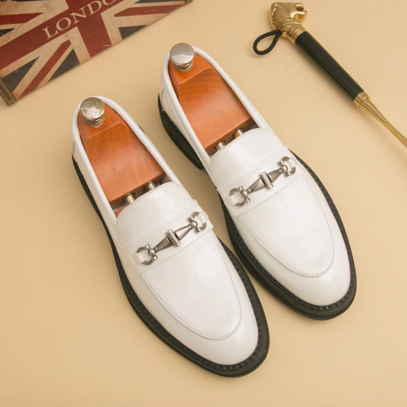 

2026 Fashion Brand Men's Patent Leather Glossy One Foot Loafers Spring New Men's Comfortable Anti Slip Hairstylist Leather Shoes
