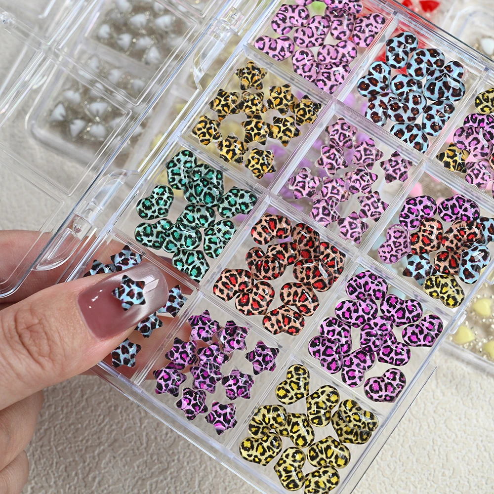 12 Grilles de Breloques pour Ongles à Motifs Léopard Couleurs Assorties, Décorations 3D en Résine en Forme d'Étoile et de Cœur pour Manucure DIY et Création de Bijoux