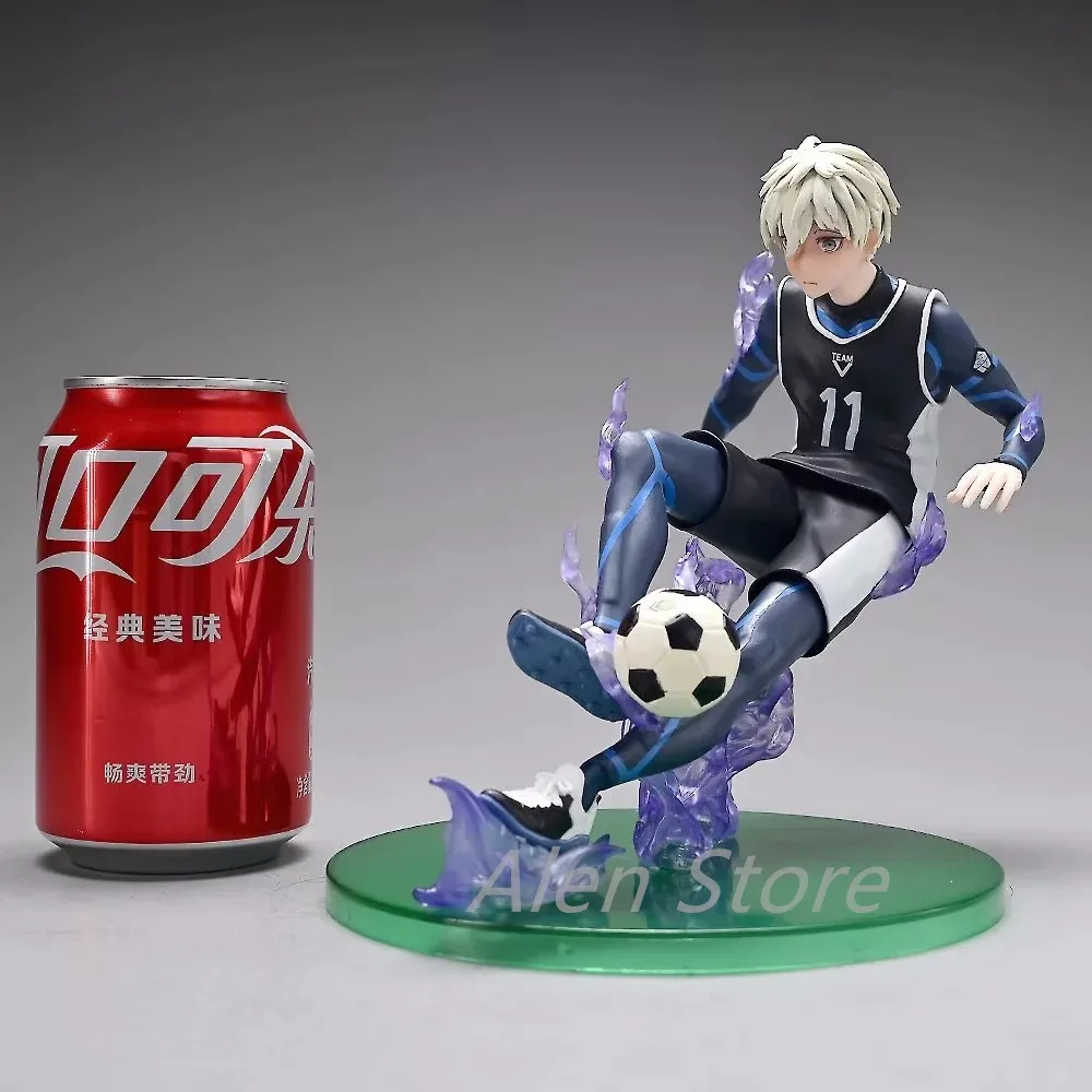 Blue Lock Anime Figures Nagi Seishiro Figure Kicking Scenes Seishiro Action Figure Pvc Models Collectible Toys Ornament Gifts