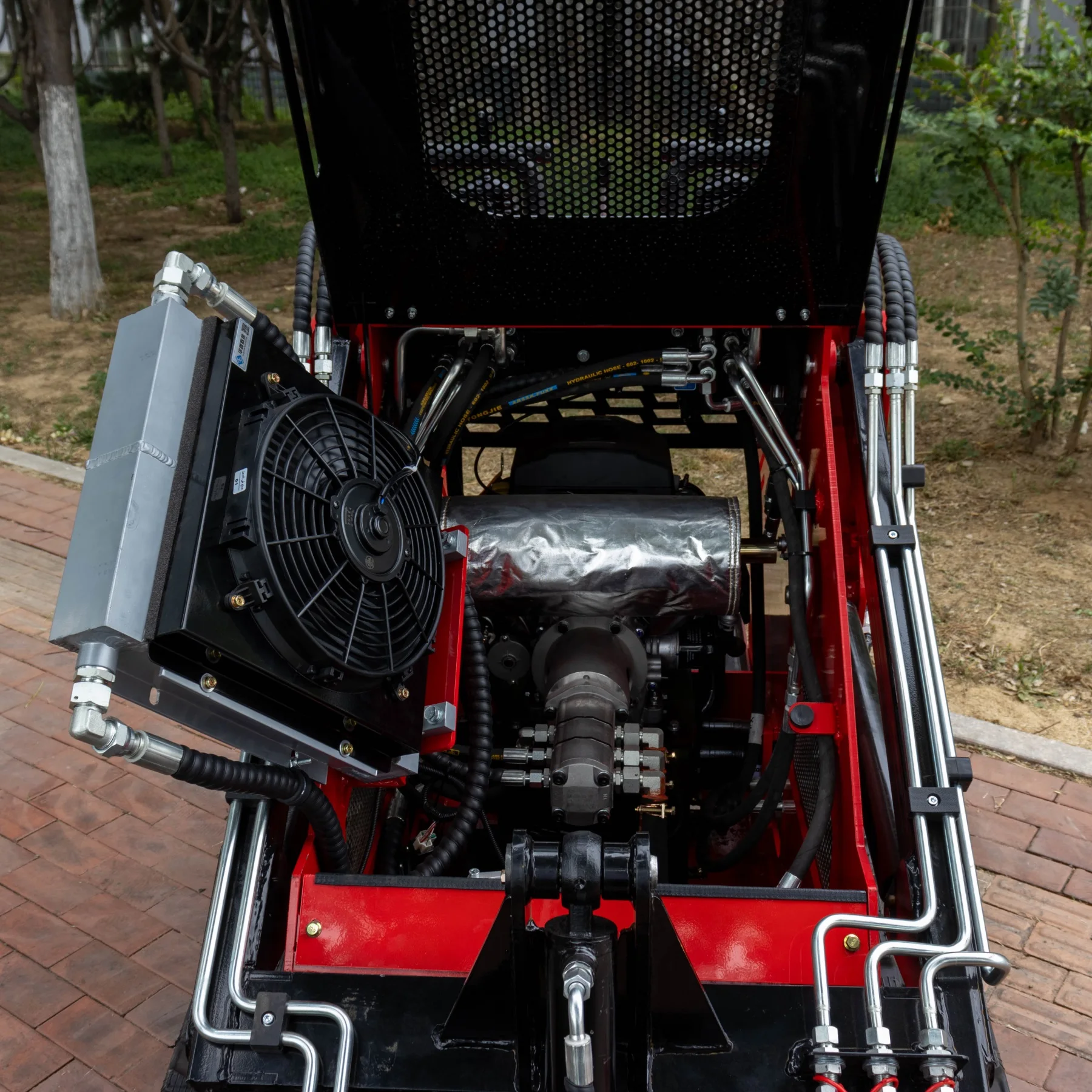 رافعة انزلاقية رخيصة الثمن متينة ومريحة صغيرة 23 حصان جرافة انزلاقية صغيرة مع 3 مضخات #6