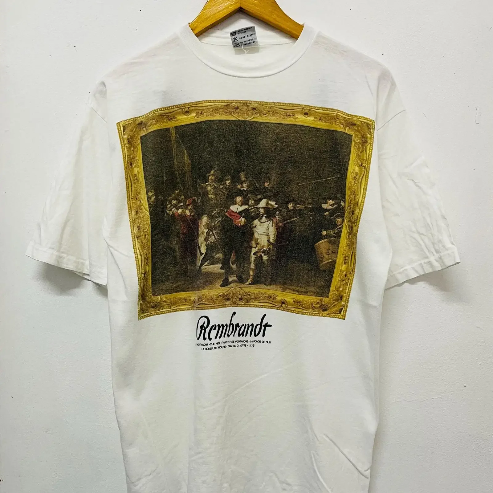 Vintage 80s Rembrandt The Night Watch T Shirt White Dutch Painter Art Print vintage Washed Stylish Comfortable graphic