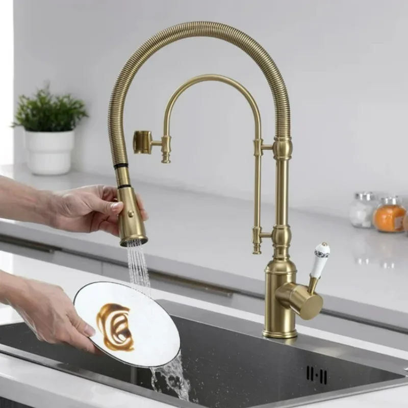 Brushed Gold Pull Out Kitchen Faucet Sink Mixer 360 Swiveling Tap Brass Vanity Water Tap Hot and Cold Water Faucet