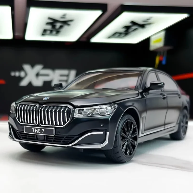 THE 7 760LI 1:24 محاكاة عالية دييكاست سبيكة معدنية نموذج سيارة ضوء الصوت التراجع مجموعة لعبة الهدايا