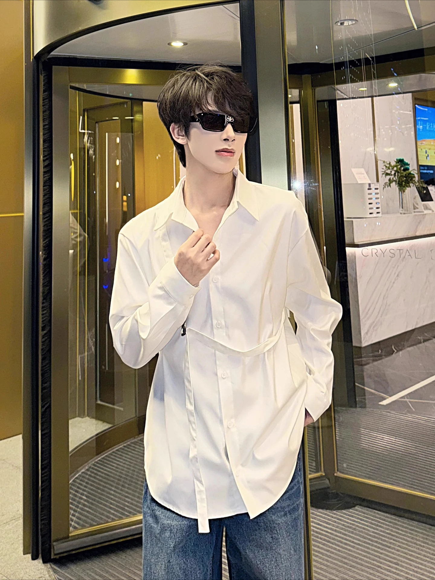 Camicie a maniche lunghe da uomo 2025 Autunno da uomo New Trendy Decorazione del nastro Top di fascia alta Gentleman Camicie larghe e confortevoli in tinta unita