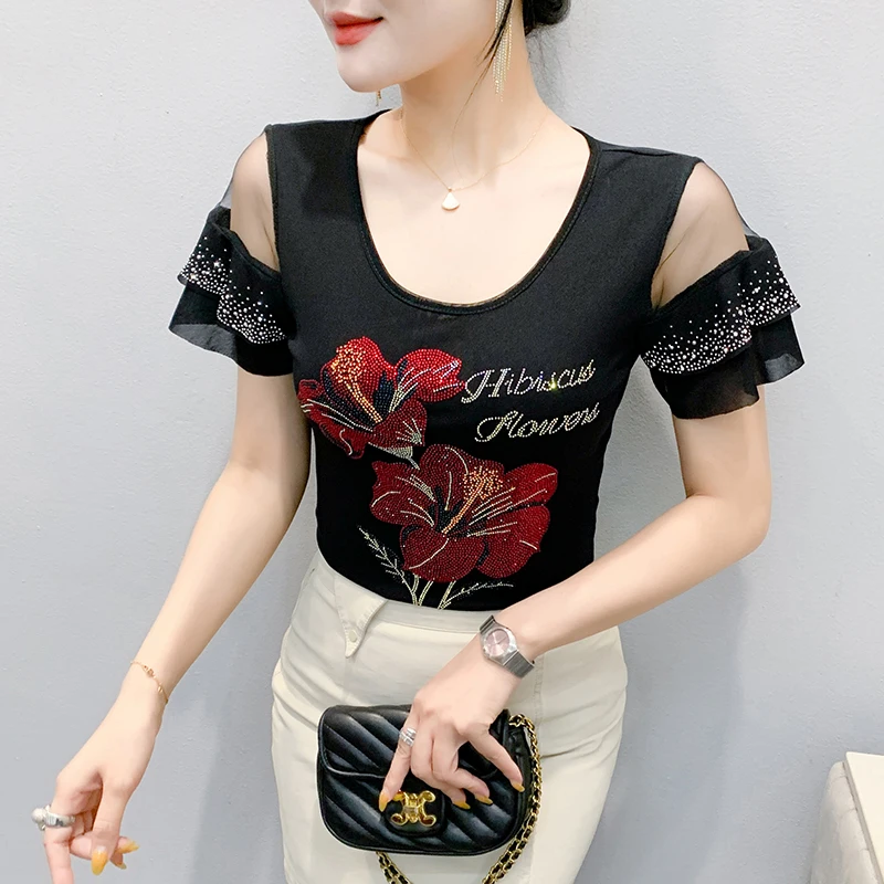 2025, nuevo, verano, europeo, ropa, camiseta, moda, Sexy, cuello redondo, patchwork, brillante, diamantes, flor, mujeres, Tops, manga con volantes, camisetas, 5505