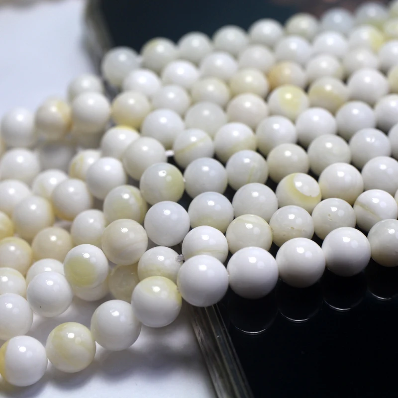 Meihan Wholesale natural 6 & 8 mm tridacna stone white yellow giant clam shell beads round  for jewelry making