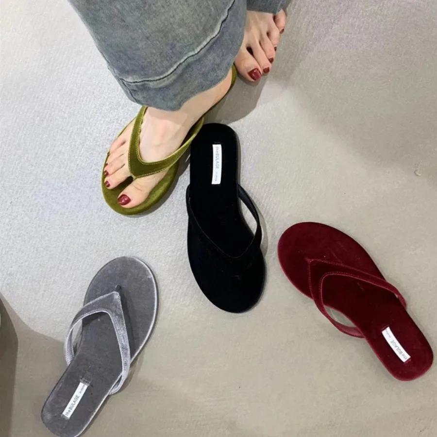 

2024 Designer Summer Woman Slippers Fashion Clip Toe Flats Heel Silvery Ladies Outdoor Beach Shoes Flip Flop