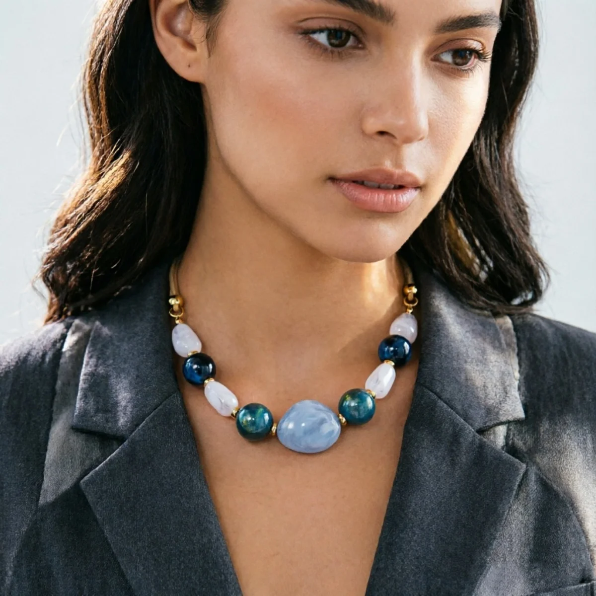 Ins Vintage Mehrfarbige Unregelmäßige Acrylperlen-Halskette für Damen und Herren, Handgefertigte Samtkette, Harzperlen-Choker, Ästhetischer Schmuck – Detail 18