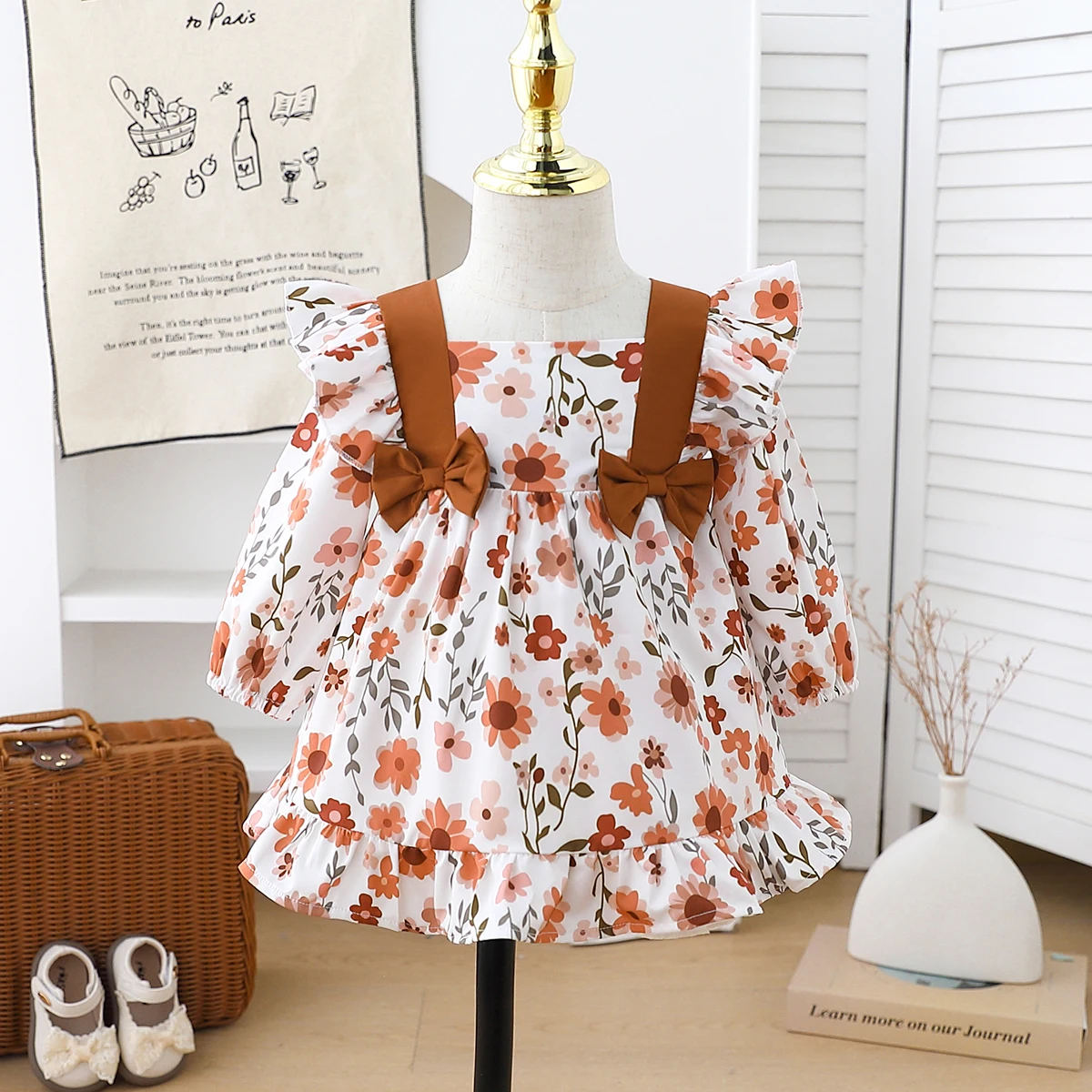 Romantic floral baby girl dress with bow tie decoration, square neck, long sleeves, for full body, autumn (excluding shoes).