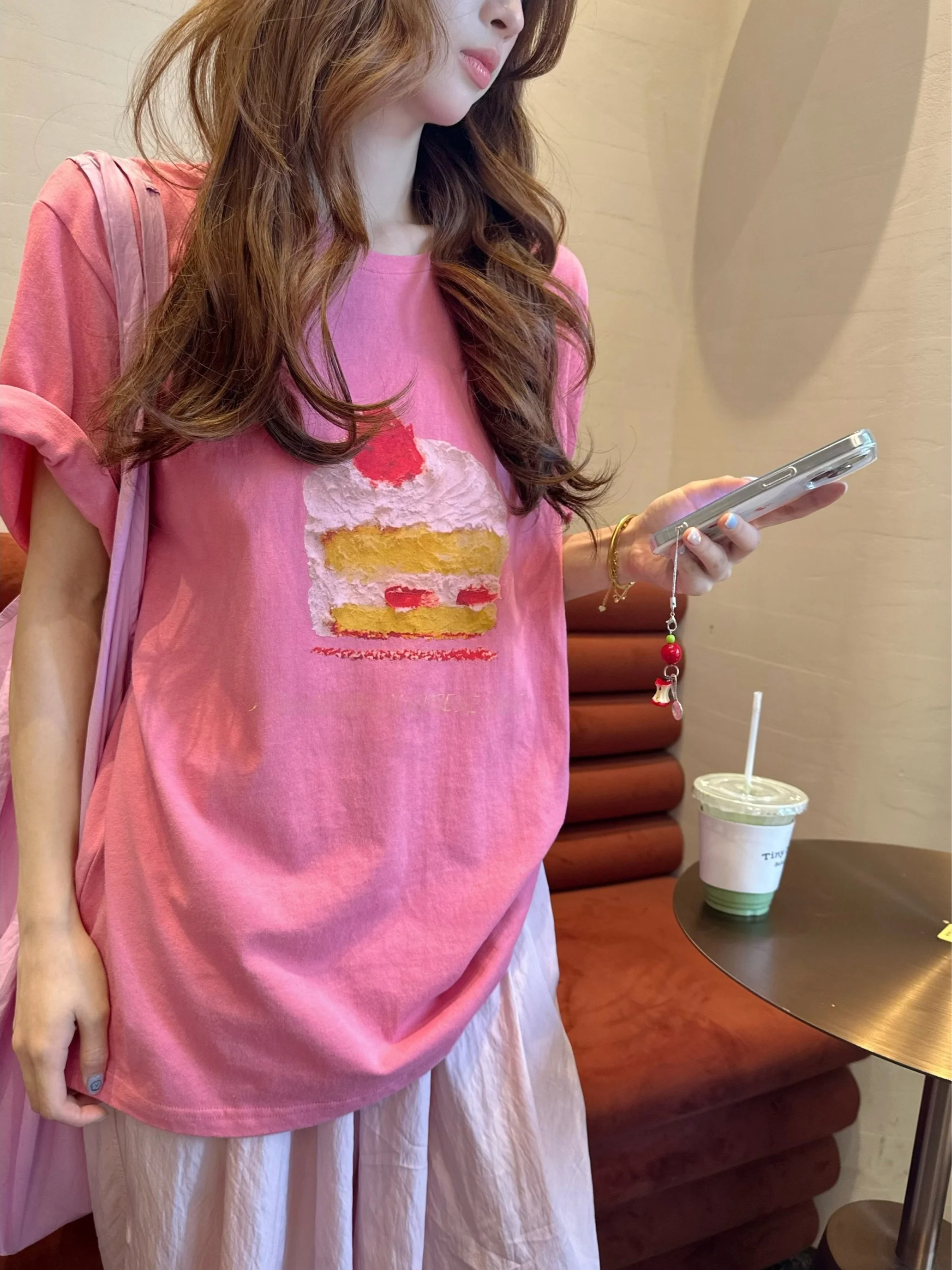 تي شيرت نسائي فضفاض غير رسمي مطبوع عليه كعكة كريمة الفراولة بأكمام قصيرة صيفي بنمط جديد كوري حلو نمط علوي للتنقل