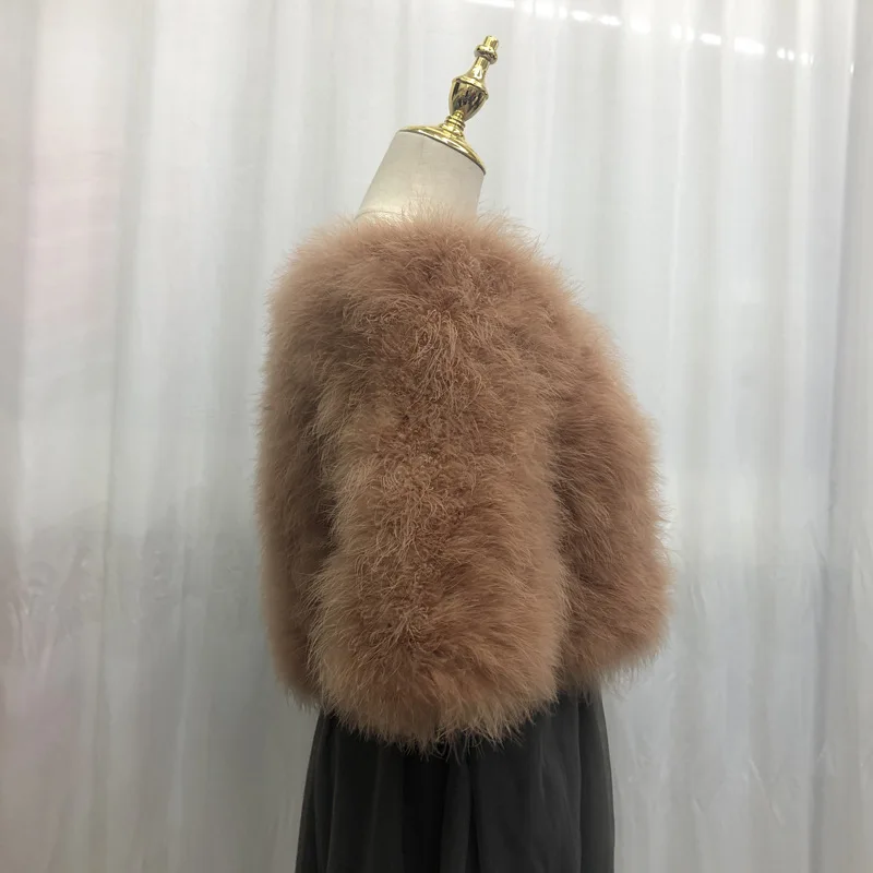 Halbarm-Jacke im Europäischen und Amerikanischen Stil mit Echtem Straußenfedern-Mantel aus der Türkei, Hochwertige Kurze Jacke mit Hoher Taille für Damen – Detail 3