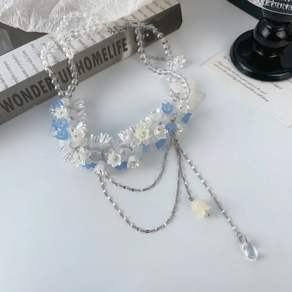 Collar de flor de campana, gargantilla de cadena de lirios del valle acrílicos de mariposa, collar con colgante de campanas de mayo hecho a mano azul para niñas