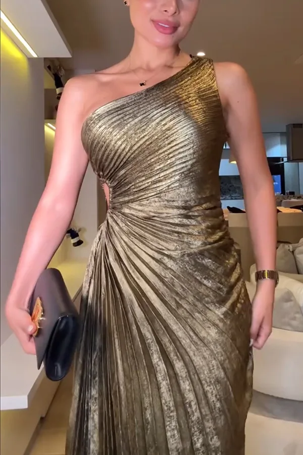 ชุดเดรสสตรีเซ็กซี่ Radiating จีบลาดไหล่เดรสแขนกุดชุดไหล่เดี่ยว 2025 ฤดูร้อน