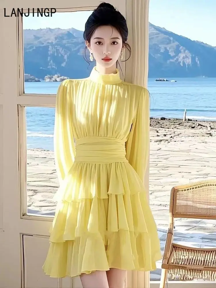 

2025 women's spring new French rich daughter Hepburn style high-end feeling beautiful yellow waist ruffle edge dress