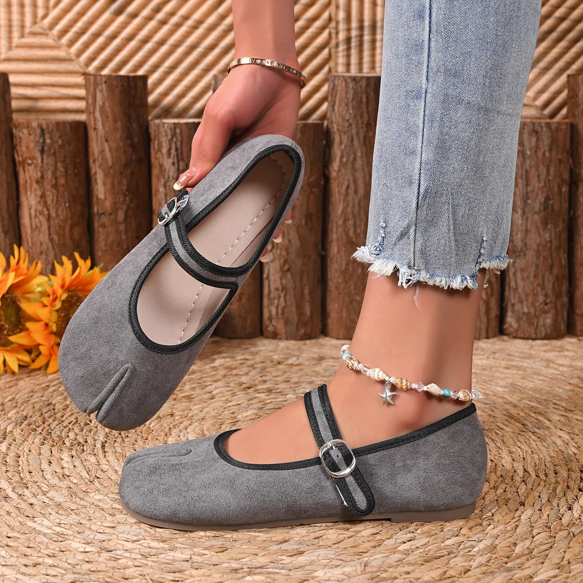 Designer Japanese Tabi Ninja Shoes Women Retro Suede Flats Split Hoof Toe Boat Shoes Femme Mary Jeans Mocasines Ballerina Shoe
