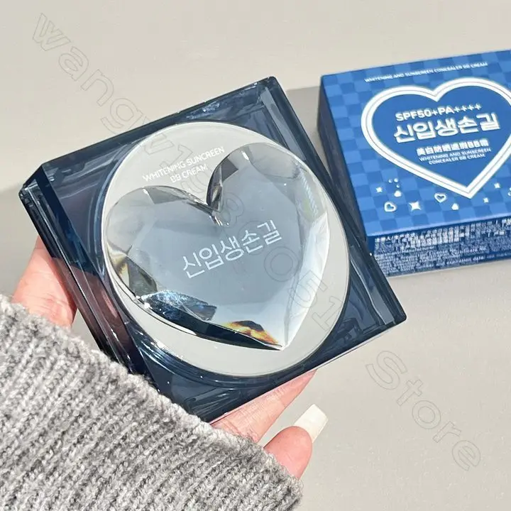 Air Cushion BB Cream Effectively Brightens The Skin Tone and Covers The Blemishes Without Taking Off Makeup and Sunscreen Makeup