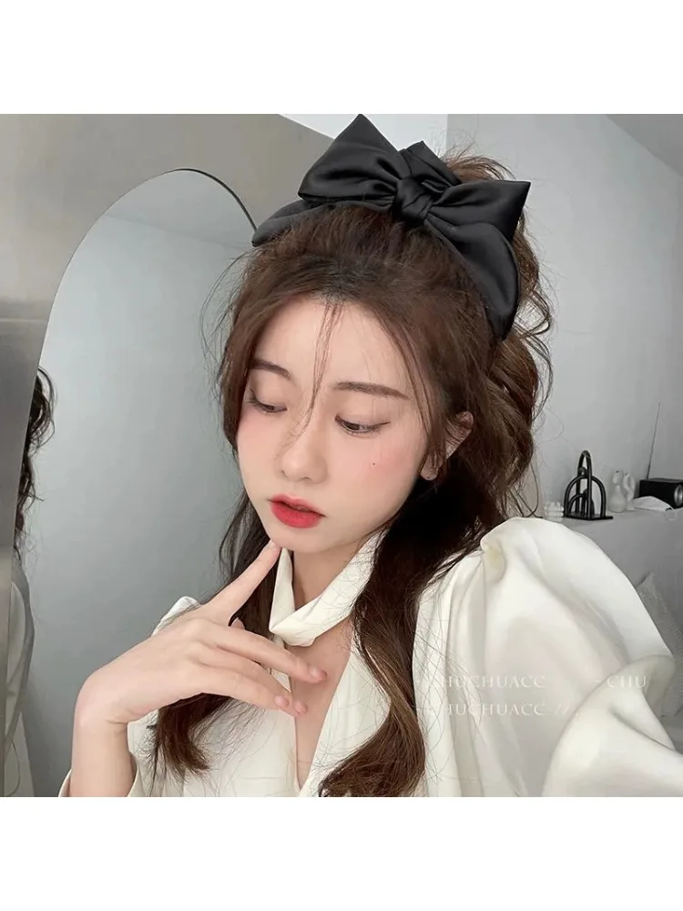Accessoires de cheveux élégants haut de gamme avec nœud en satin noir pour femmes, parfaits pour une queue de cheval chic et des cheveux doux