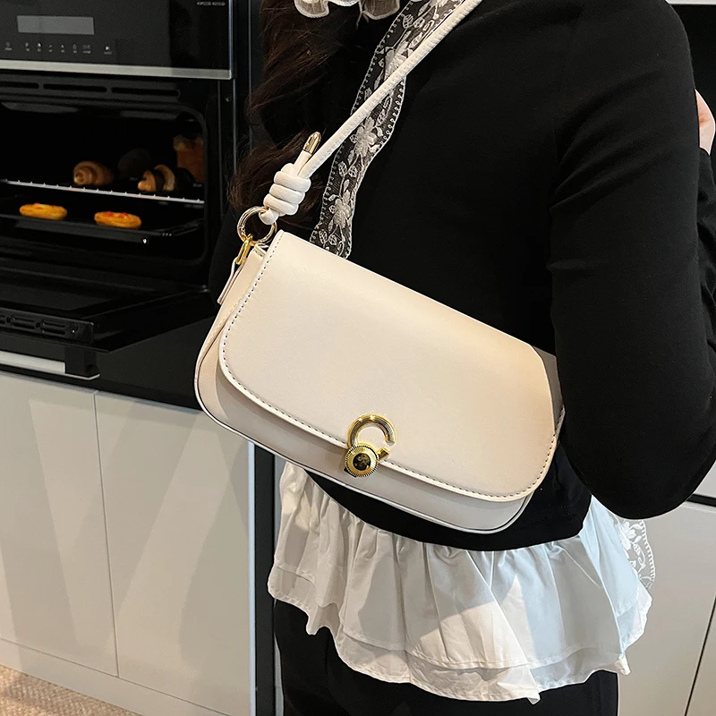 

High-End Unique Vintage Messenger Bag With Stylish Letter Logo Large Capacity For Fashionable Women