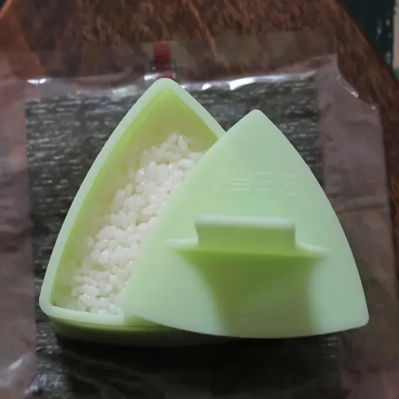 2021 New DIY Sushi Mold Onigiri Rice Ball Food Press Triangular Sushi Maker Mold Sushi Kit Japanese Kitchen Bento Accessories