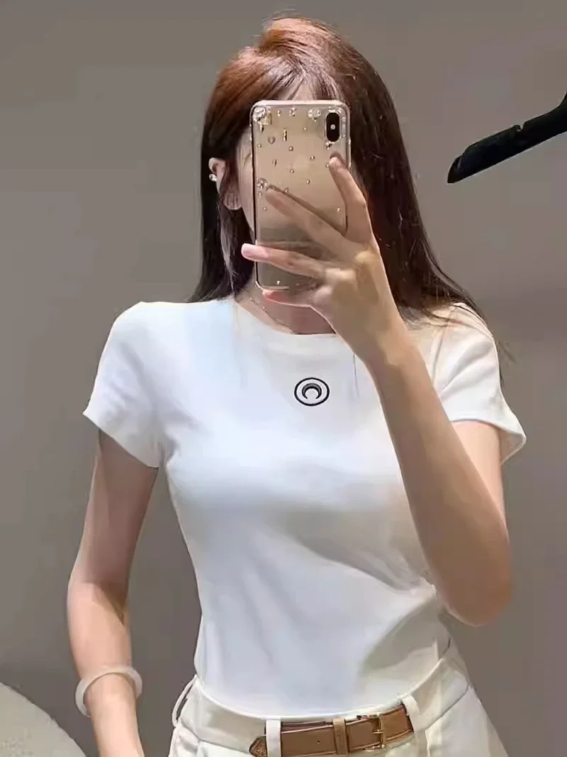 2025 جديد حار فرنسي جديد فاخر 2025 الربيع والصيف الهلال القمر اليومي الرياضة السفر المرأة قصيرة الأكمام #1