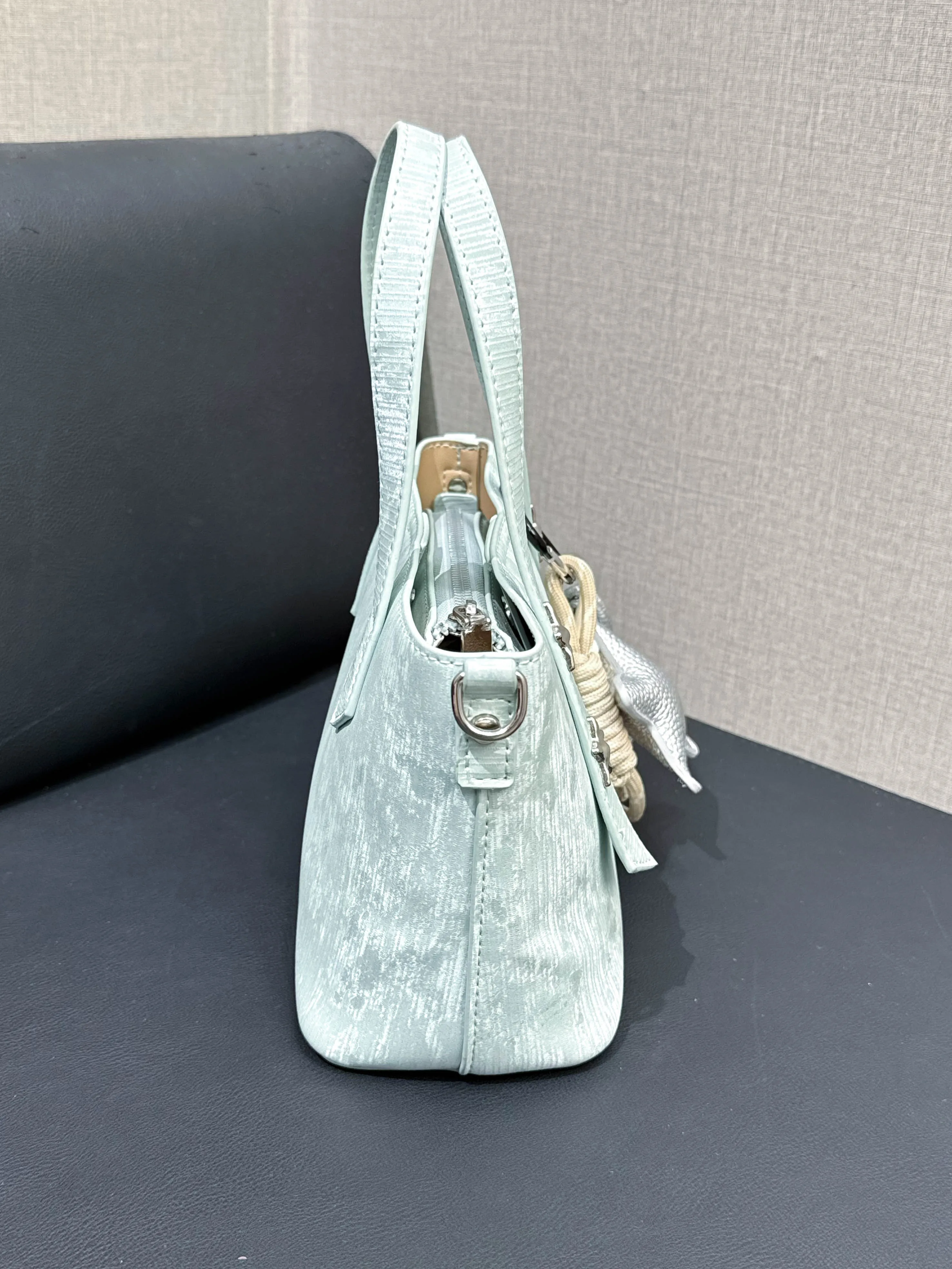 fashionable-luxury-stripe-star-basket-bag-women's-handbag-crossbody-bag-2026-new-style-versatile-handbag-leather-material