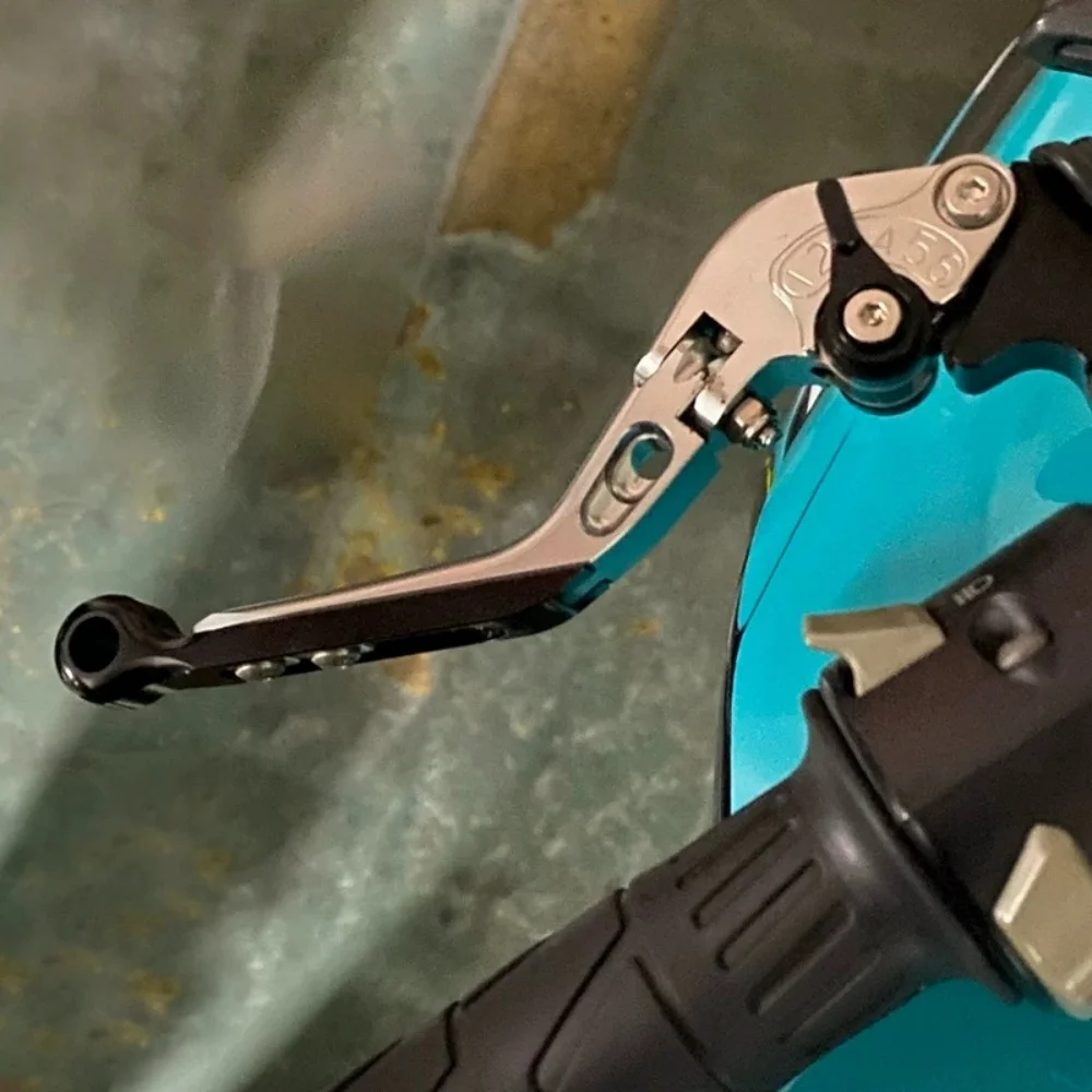 Suitable for ZXMOTO 500F: CNC aluminum alloy two-finger brake and clutch levers—durable, high-quality aftermarket upgrade parts.