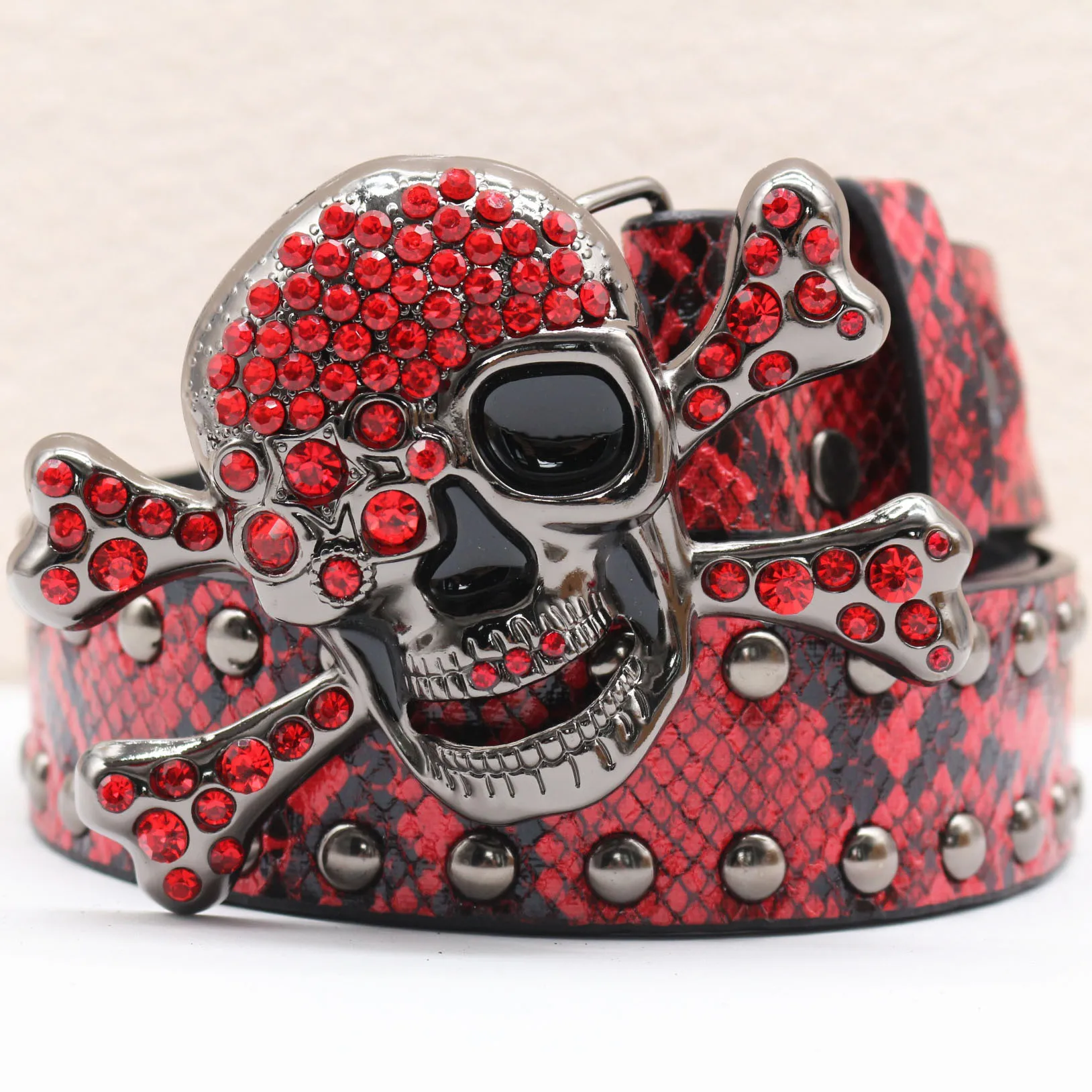 

Ремень с ромбовидным черепом, металлический заклепки со змеиным узором, регулируемая пряжка из сплава, мужской и женский джинсовый ремень в готическом стиле.