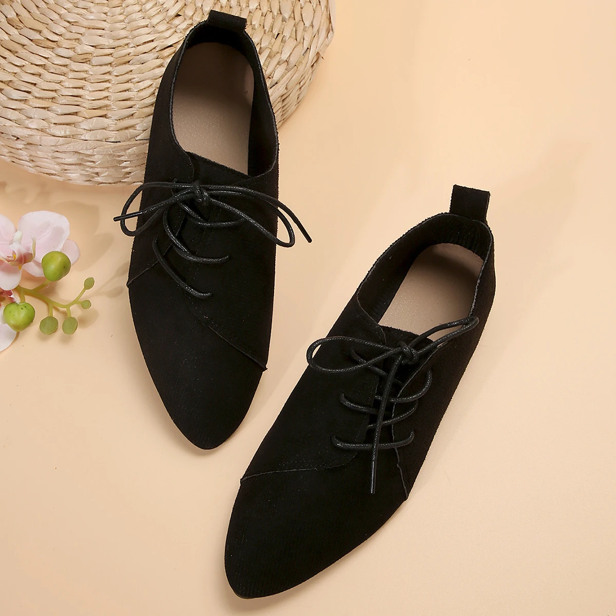 Fashion Pointed Shoes Women\'s Shoes Everyday Casual Shoes Classic Black Lace Comfortable Flats Women\'s Flats Spring 2024