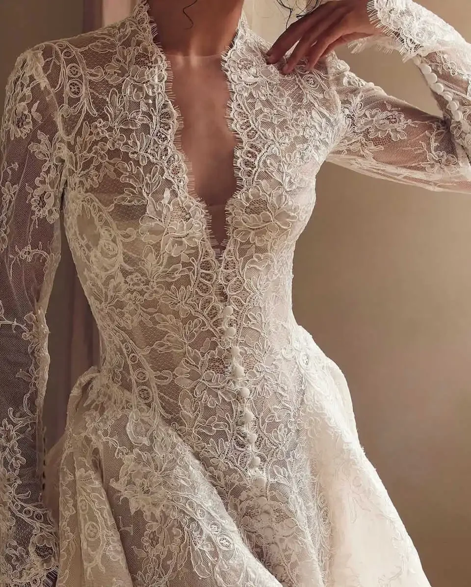 Customized Exquisite V-neck A-line Wedding Dresses High Quality Appliques Lace Long Sleeve Tulle Floor Length Bridal Ball Gowns