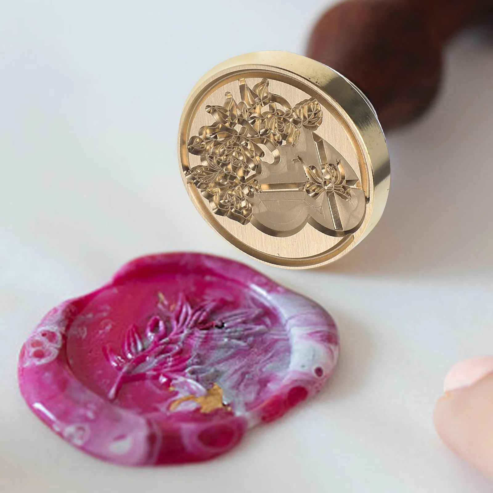 

Retro Copper Head Wax Seal Stamp with Delicate Pattern for Letter Envelope Invitation Card Decoration Lacquer Seal Stamp