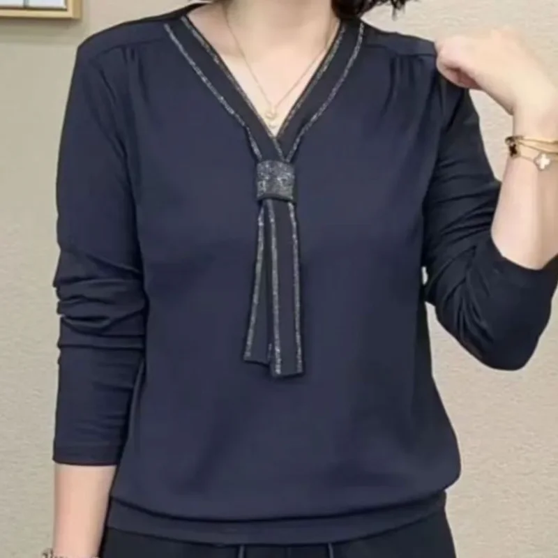 Western-style Autumn Bottoming Shirt Long-sleeved T-shirt Women V-neck Streamer Bottoming Temperament Mom Loose Top