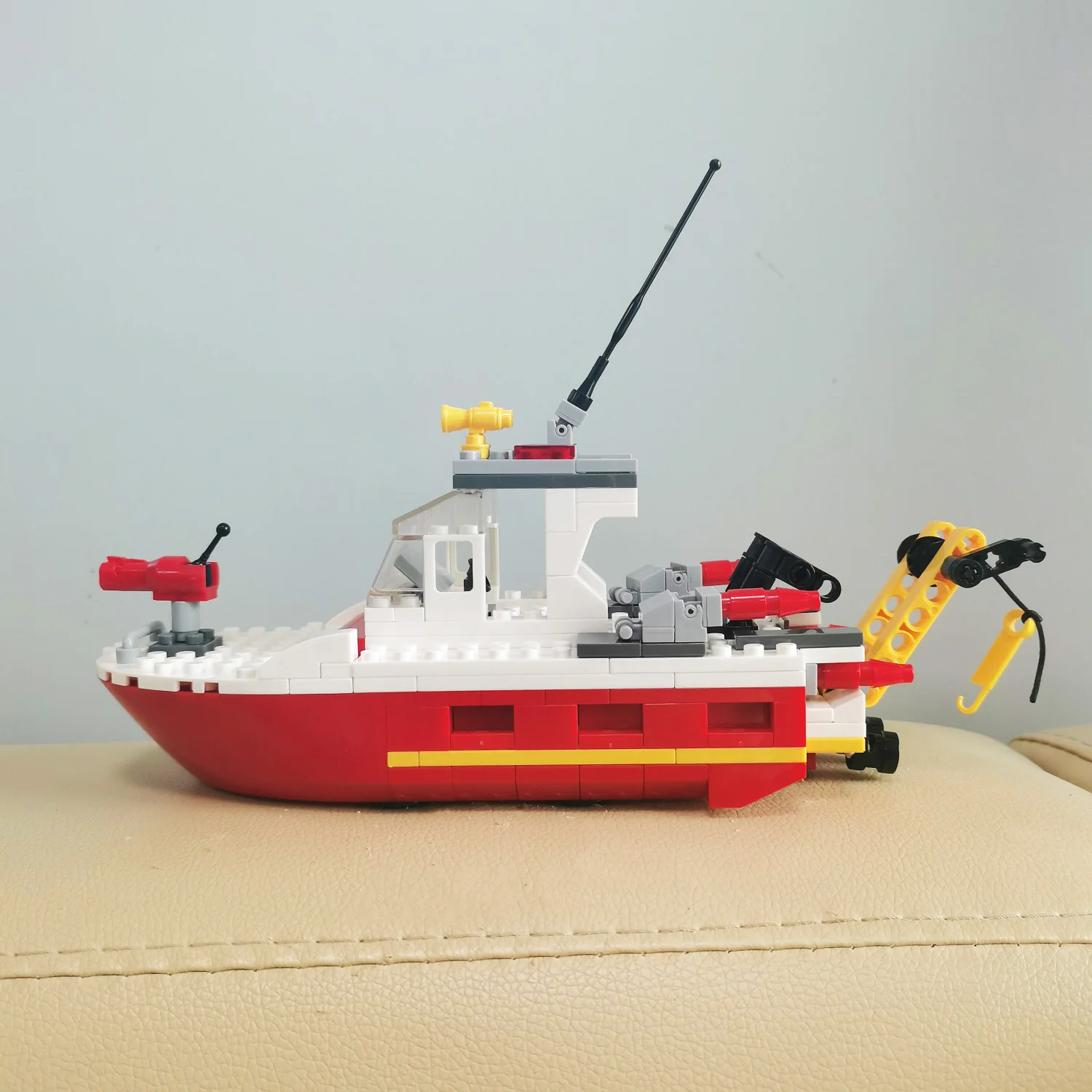 Banbao City Police Chase at sea Military Fire Boat Swat Team Firman Gangster Figures Building Blocks Kids Education Toys Gifts