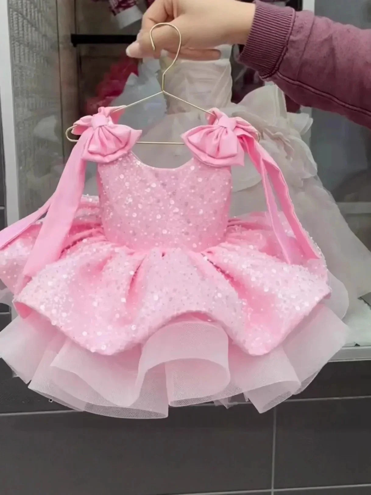 

Lovely Pink Flower Girls Dresses For Wedding Sleeveless Bow Sequins Puffy Kids Birthday Party First Communion Gown Custom