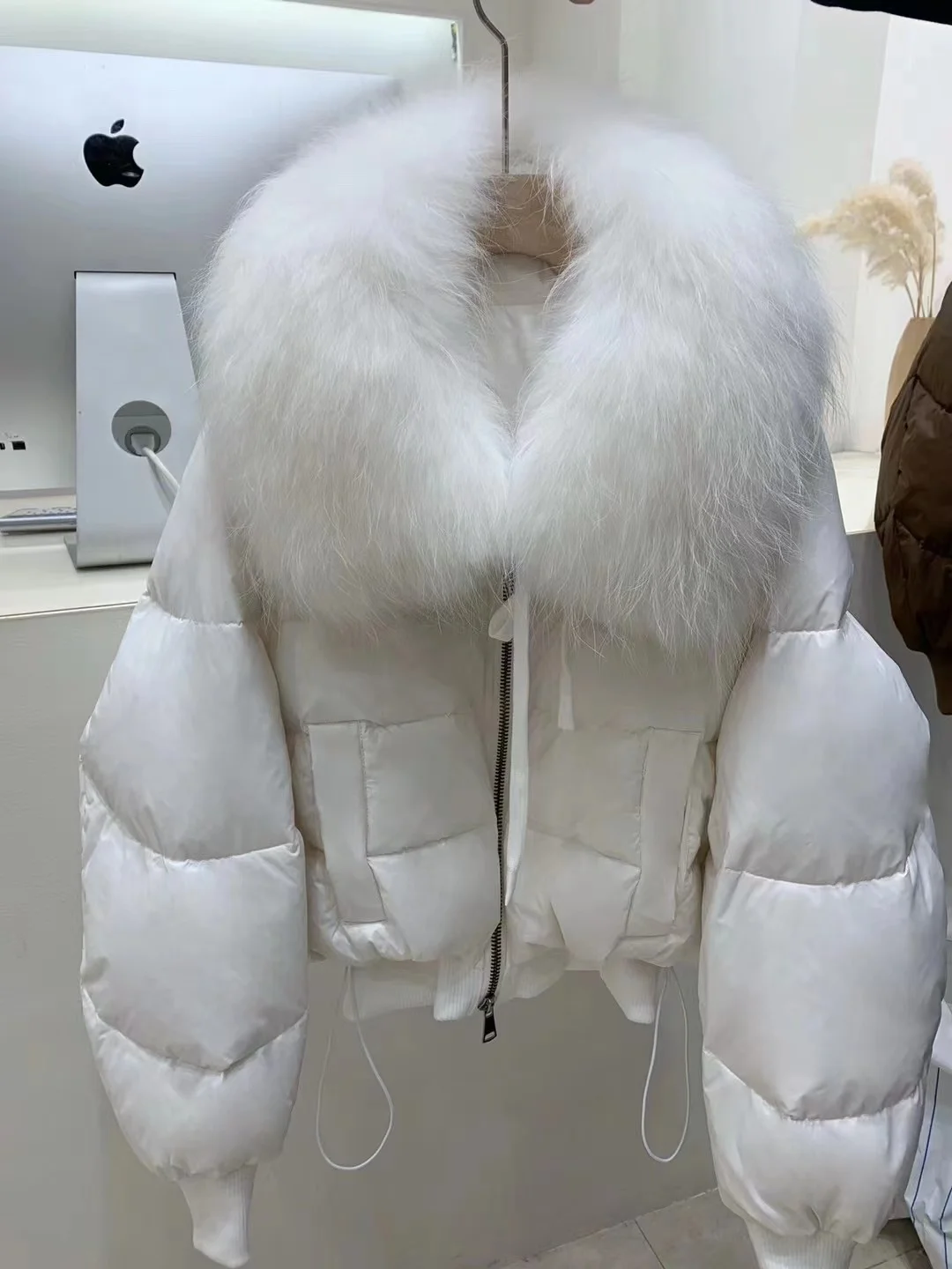 2026 Winter Real Fox Fur Collar White Duck Down Padded Down Jacket Regular Fashion Warm Big Fur Collar Women's Coat