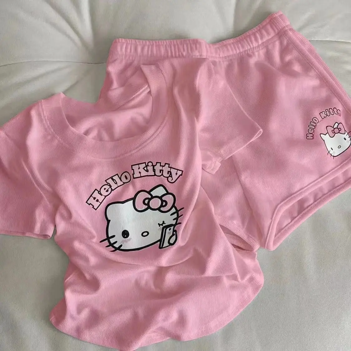 Set pigiama per bambini Hello Kitty, graziosi vestiti per la casa, t-shirt e pantaloncini per bambini, 2 pezzi, abbigliamento da casa in stile anime kawaii, regali per bambini per le feste
