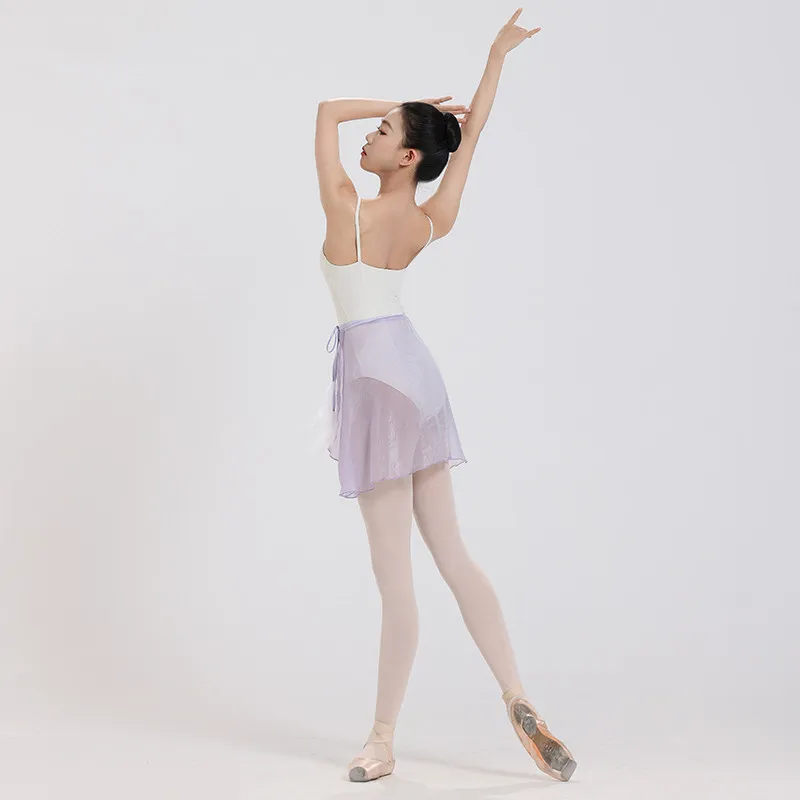 Jupe de Ballet une pièce pour femmes, jupe d'entraînement de danse de Ballet, jupe courte violette à ourlet irrégulier avec attache de taille, garniture en plumes