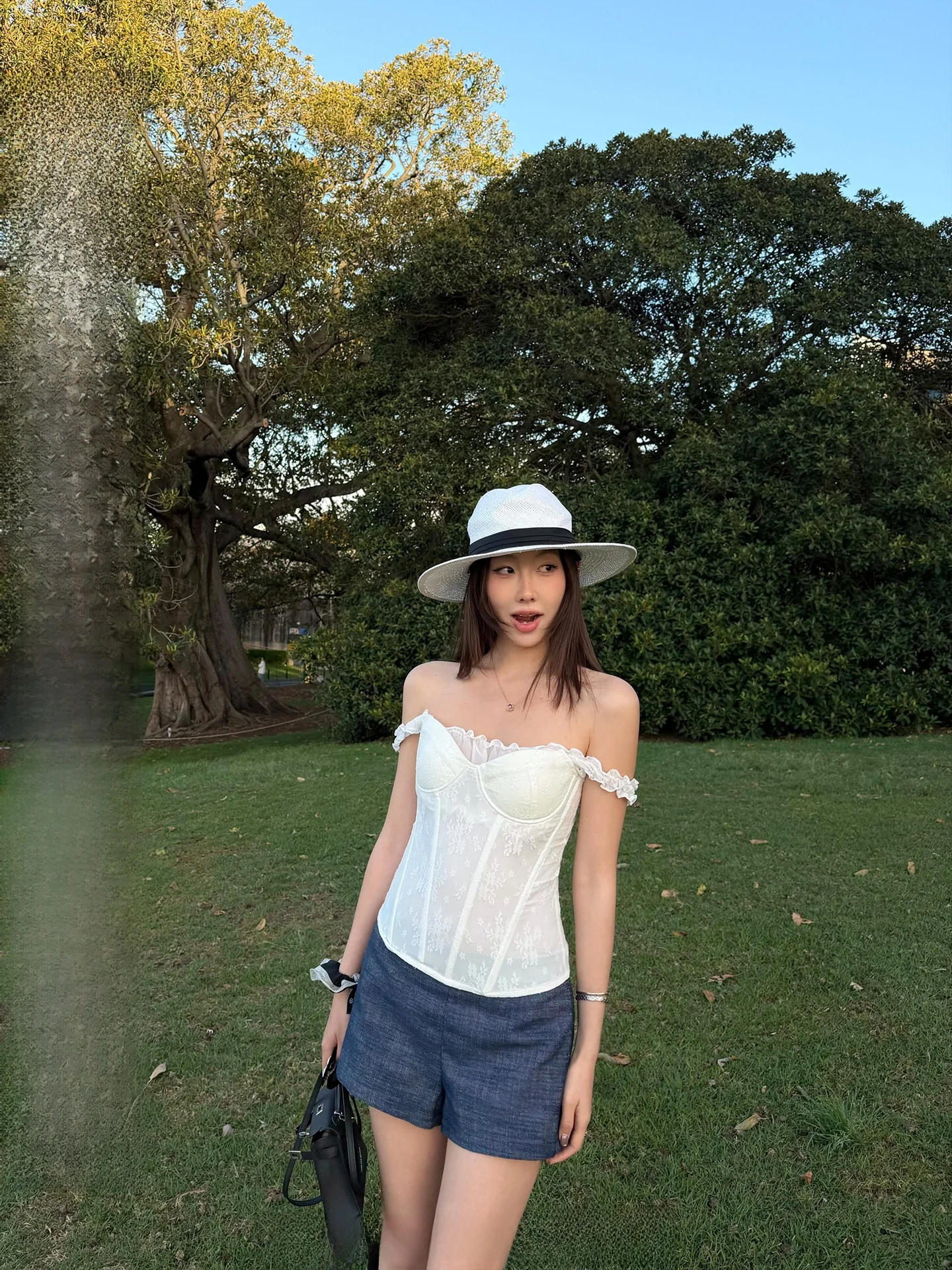 

Ranwear Champagne Tower Embroidery Slim Fit Body Shape Flared Lace Trim Shantung Inner Wear Set Fishbone Strapless Top