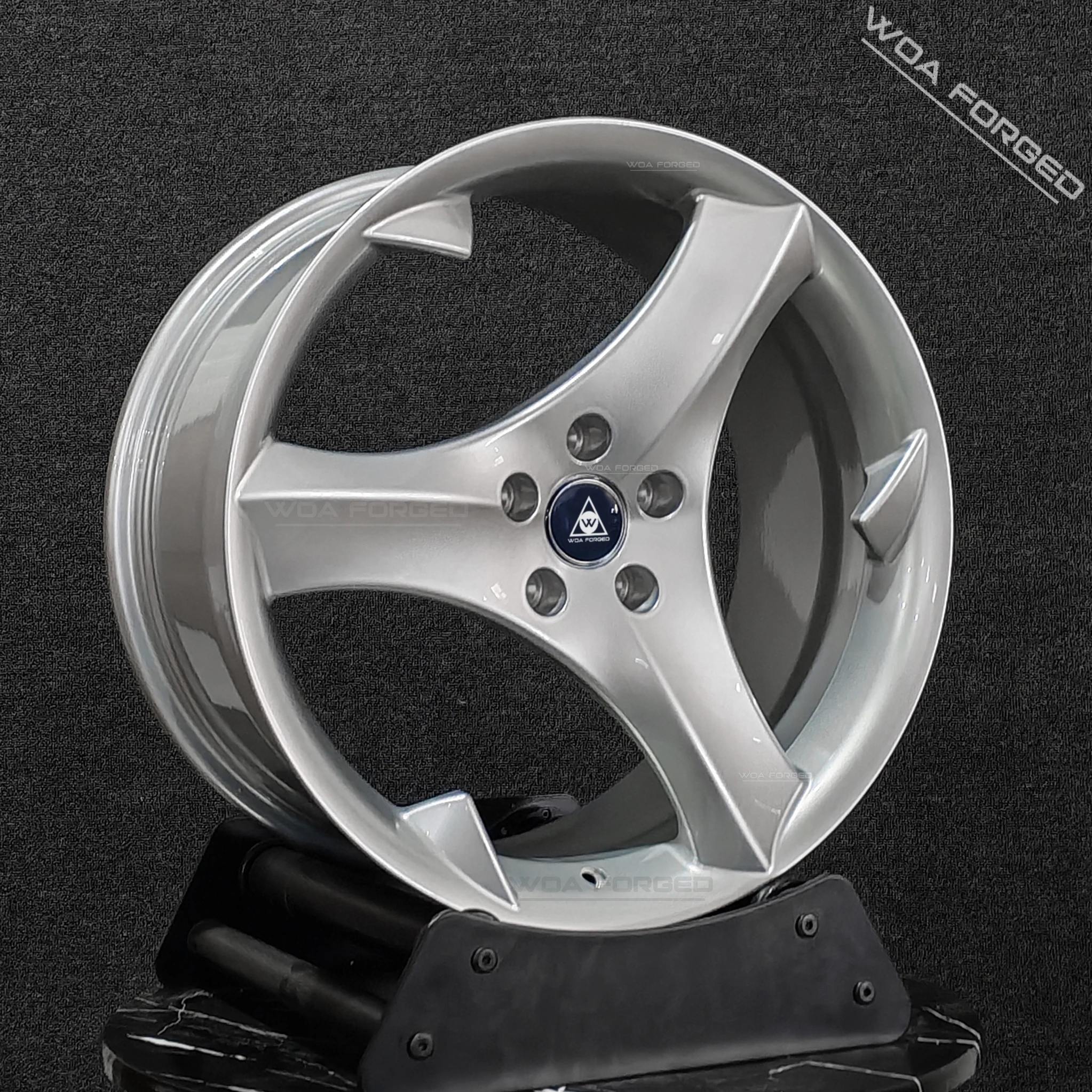 Three-spoke monoblock forged alloy wheels, multi bolt patterns available for daily passenger car refitting