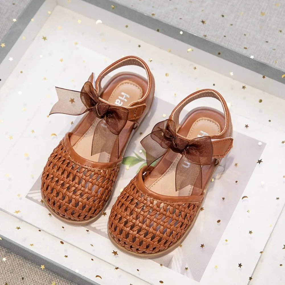 Fashionable children's flat sandals 2026 summer new style elegant girl's princess shoes knitted style beach children's sandals