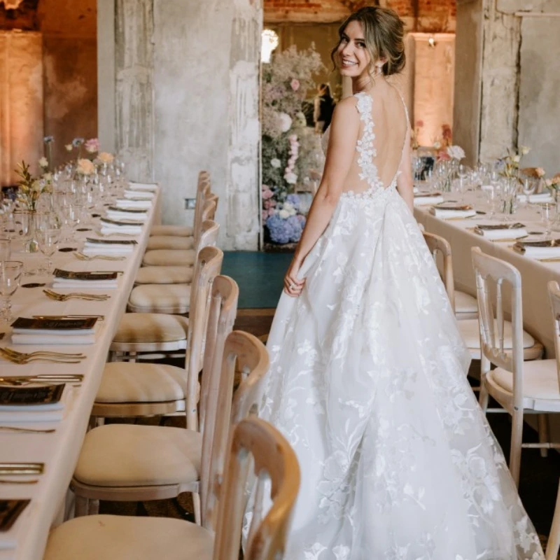 15353 #   Vestido de novia de encaje con ilusión, apliques sin espalda con cuello en V y tirantes, cola de barrido exquisita, corte en A, personalizado