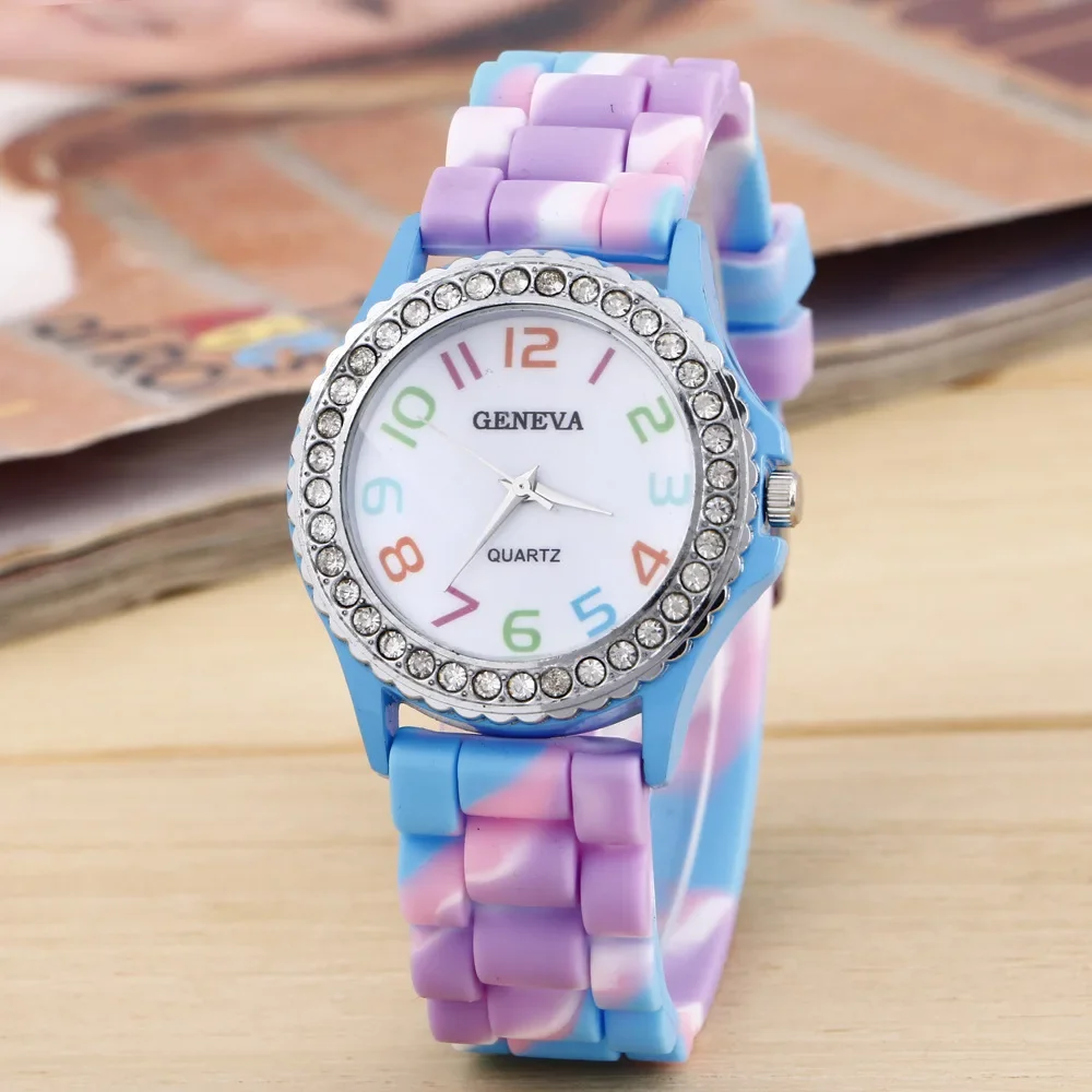 Neue Regenbogen Mode Frauen Uhren Luxus Camouflage Diamant Frauen Quarzuhr Mädchen Silikon Wasserdichte Kleid Uhr Weibliche Uhr