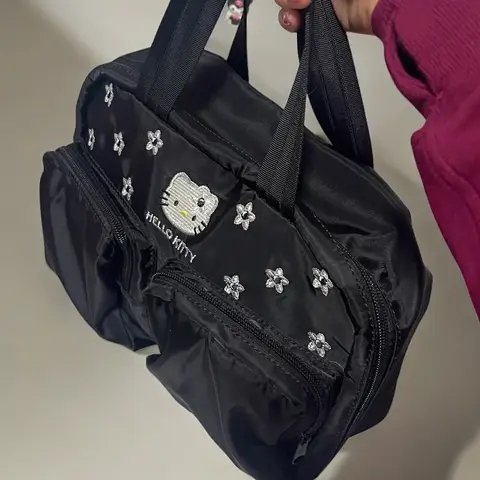 Hello Kitty svarta broderade hängväskor Y2k stor kapacitet tygväskor sminkväskor casual lager på lager bärbara necessärer för kvinnor 8 best sales svart Hello Kitty-väska - №1