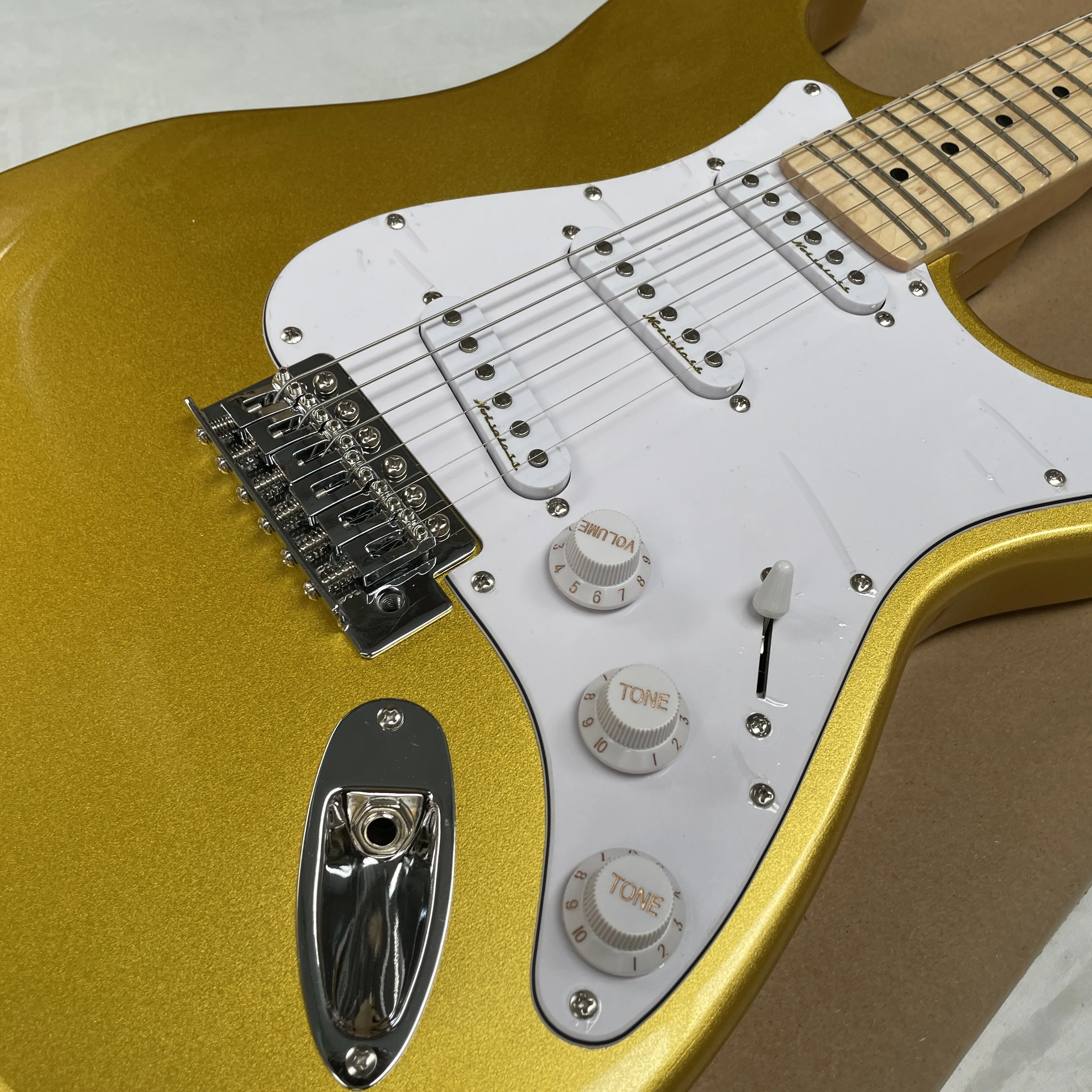 Gold-plated pink lacquer electric guitar, single-coil pickup electric guitars, silver hardware electric guitarra view 5