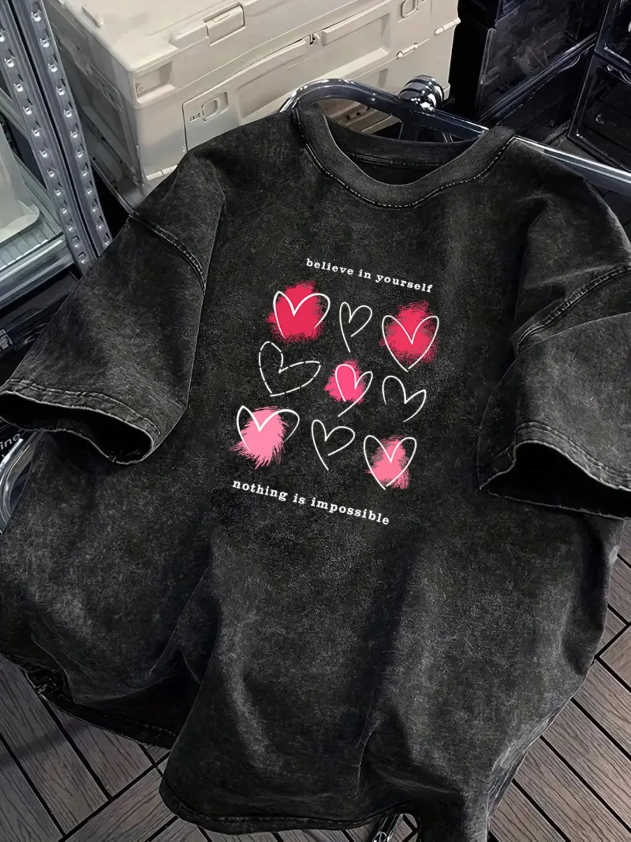 T-shirt oversize unisexe lavé style streetwear Y2K vintage avec motif graphique Cœurs en ligne 'Believe in Yourself' pour l'été