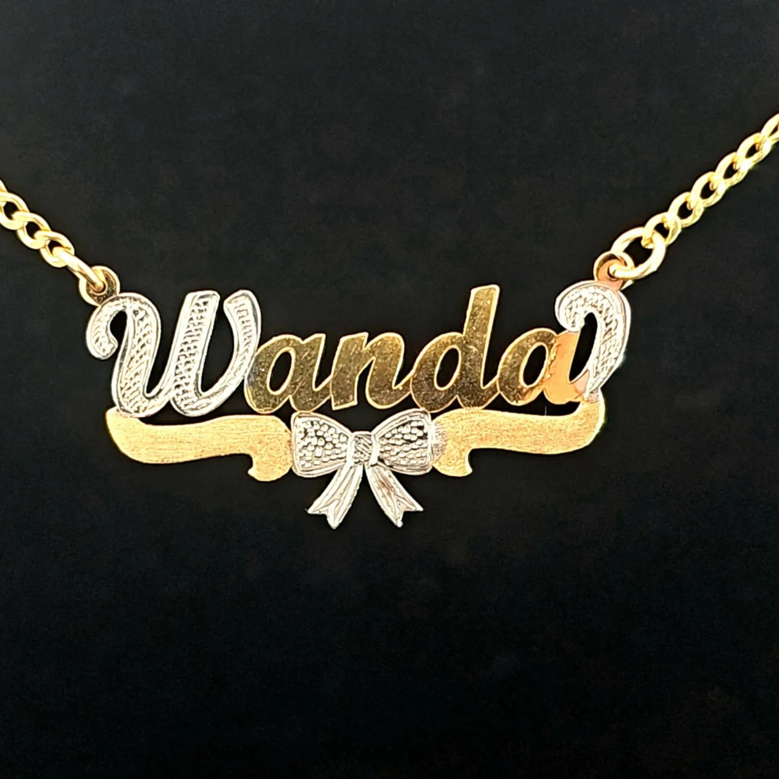 

Индивидуальный дизайн именной таблички с бантом, позолоченное 18-каратным золотом двухслойное ожерелье, персонализированные именные кулоны, цепочка Фигаро для женщин